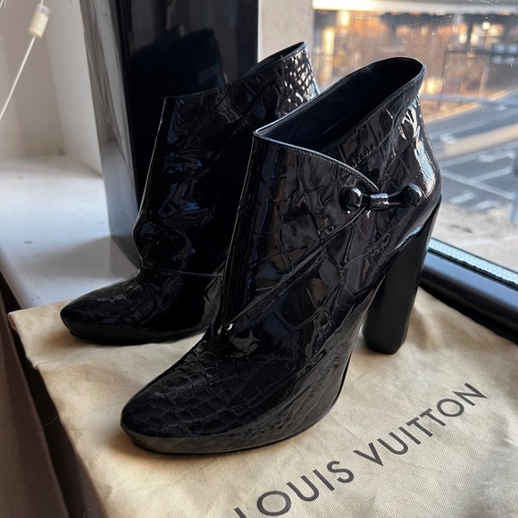 Louis Vuitton Patent Croc Embossed Delft Cornelia Ankle Boots Size 37.5 - Picture 1 of 8
